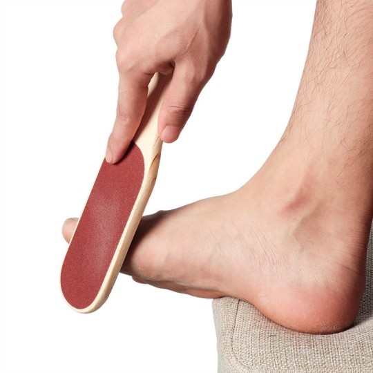 Râpe à callosités à bout rond et manche en bois - Pedicure 2