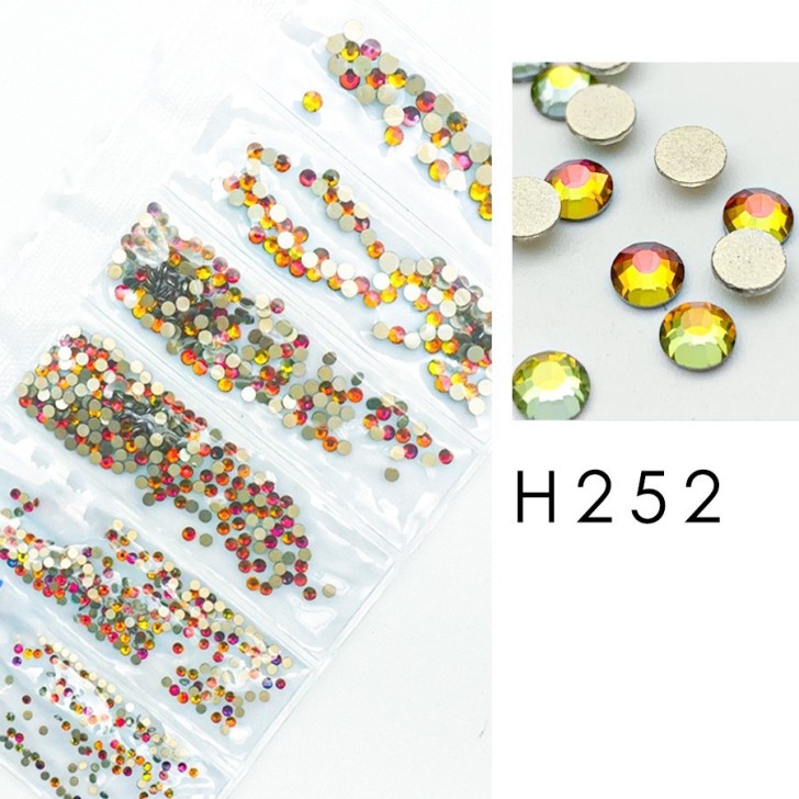Nail art and nail decorations: DECORATION CRYSTALS Strass H252 GLITTER AND Strass
