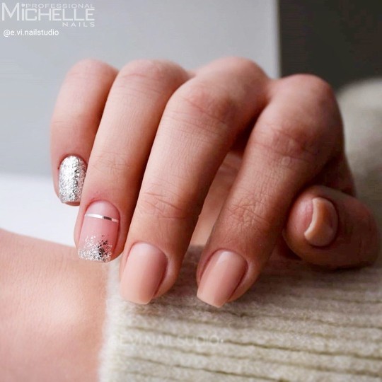 semi-permanent nail polish color Michellenails PRETTY Platinum Semi-permanent Colour - 03PL 2