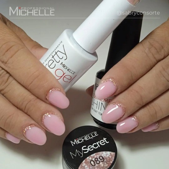 Vernis à ongles semi-permanent couleur Michellenails PRETTY Gel Semi-permanent Colour - 179 milky pink 2